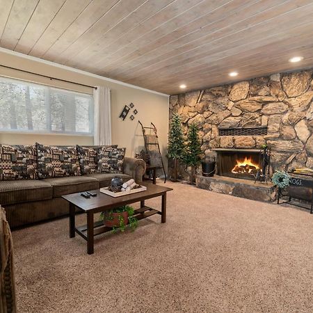 Maple Lane Lodge - Adorable Chalet On A Fully Fenced Lot With A Hot Tub And More! Sugarloaf Exterior photo